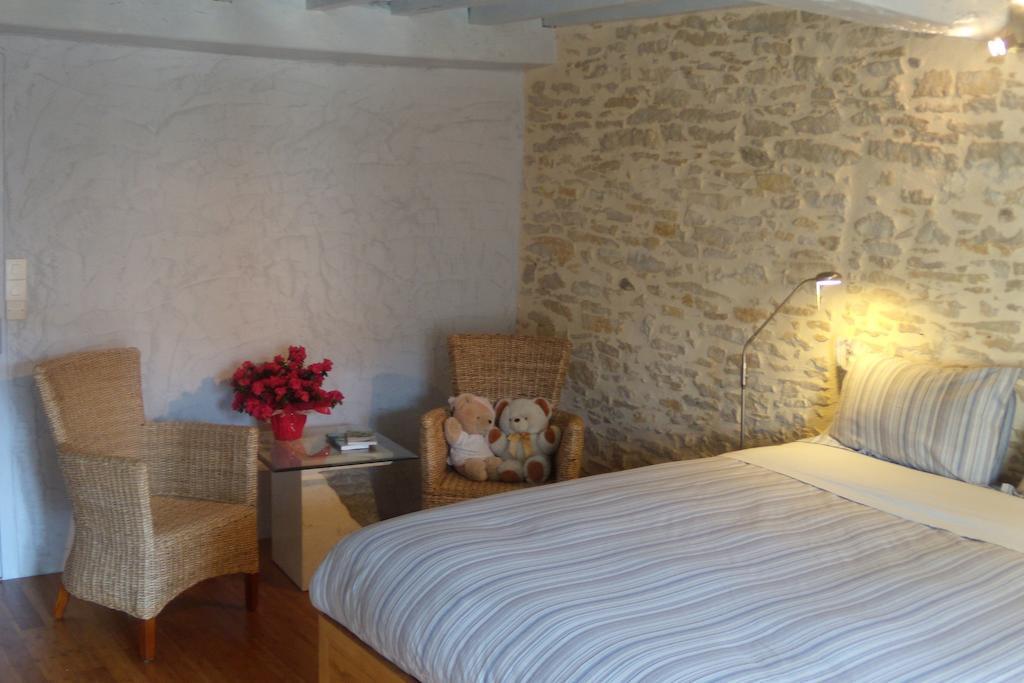 La Bicyclette Fleurie Bed & Breakfast Villemoirieu Room photo