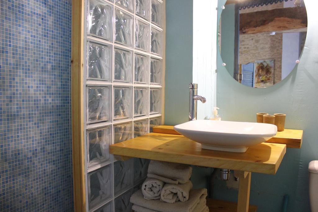 La Bicyclette Fleurie Bed & Breakfast Villemoirieu Room photo