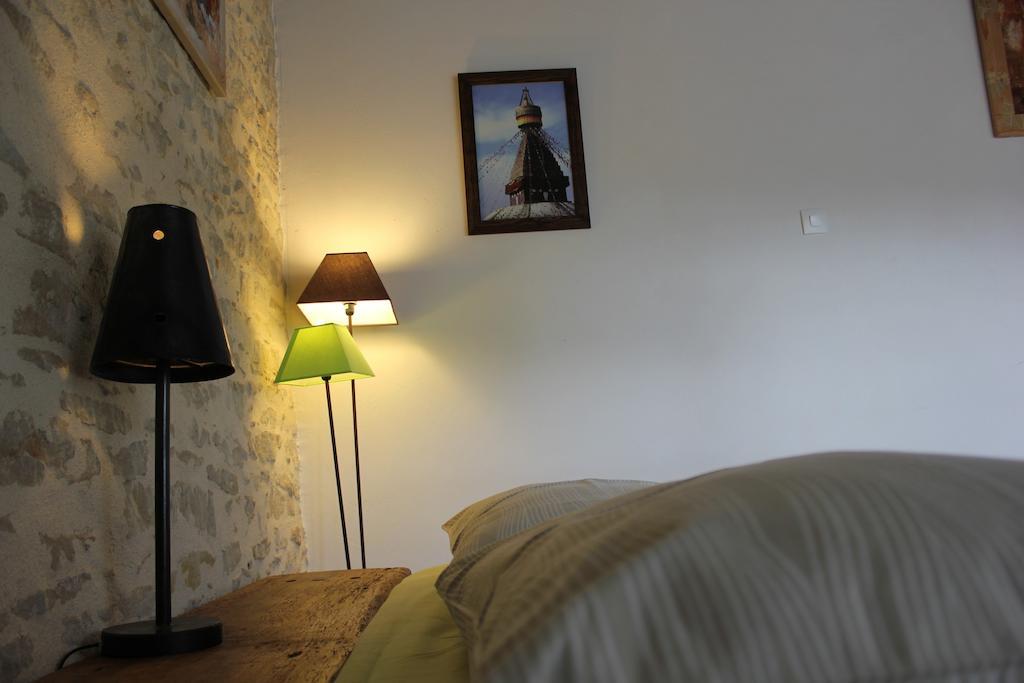 La Bicyclette Fleurie Bed & Breakfast Villemoirieu Room photo