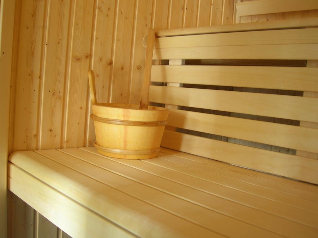 La Bicyclette Fleurie Bed & Breakfast Villemoirieu Exterior photo