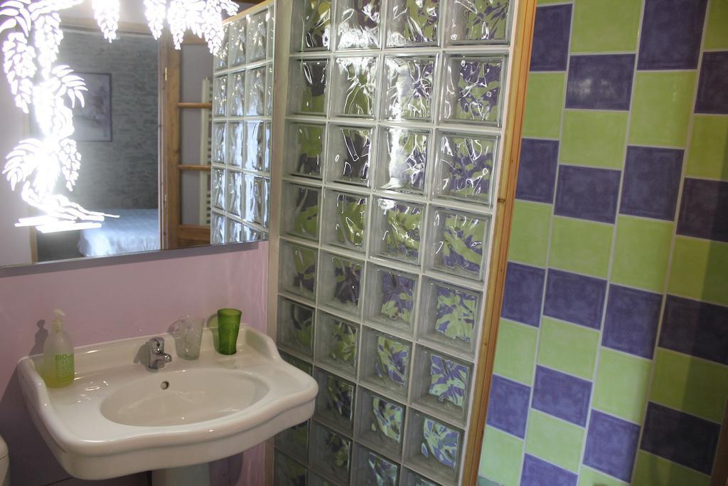 La Bicyclette Fleurie Bed & Breakfast Villemoirieu Room photo