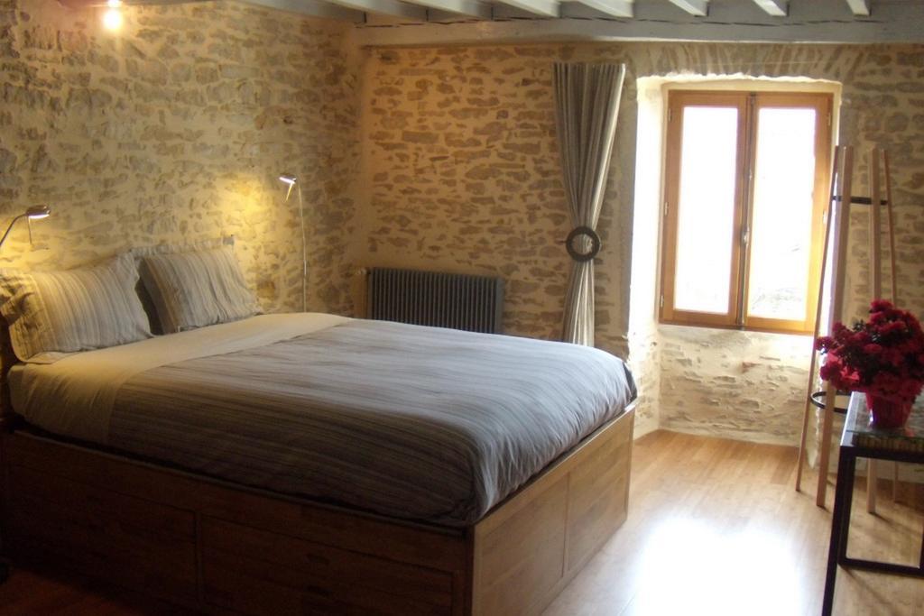 La Bicyclette Fleurie Bed & Breakfast Villemoirieu Room photo