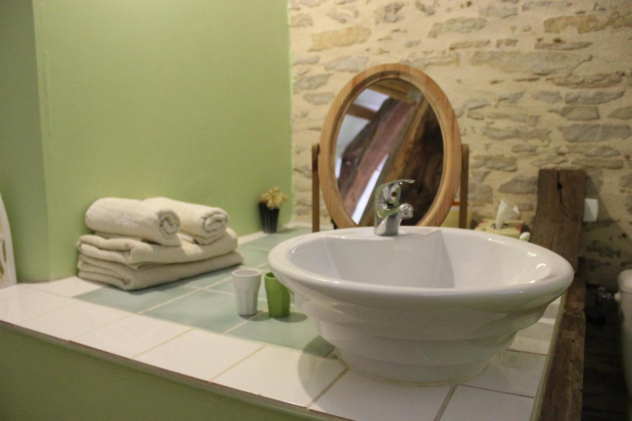 La Bicyclette Fleurie Bed & Breakfast Villemoirieu Exterior photo